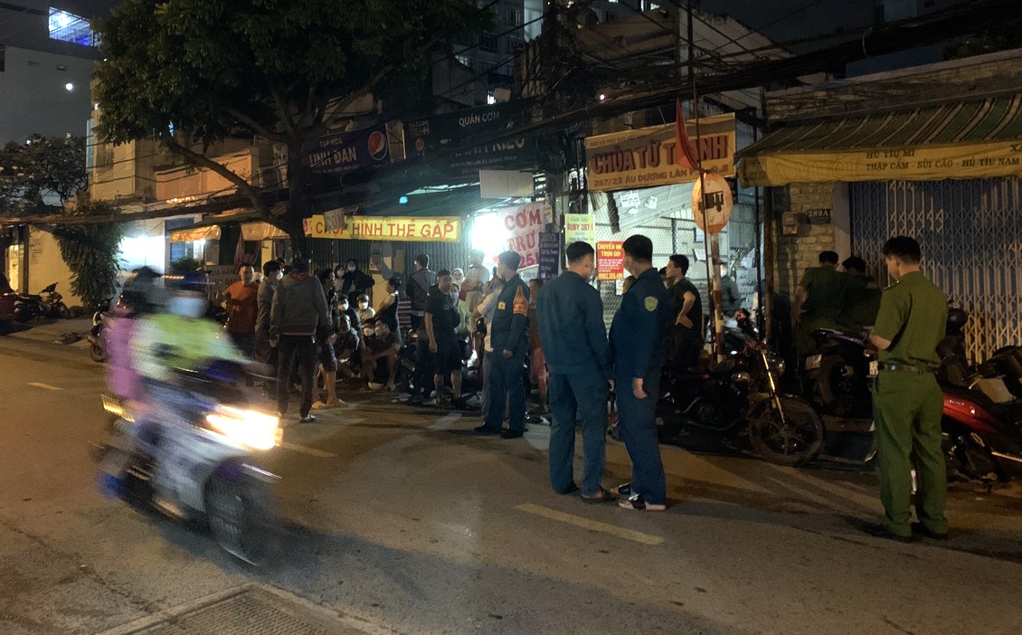 Kham nghiem hien truong vu thanh nien nghi bi sat hai o TP.HCM hinh anh