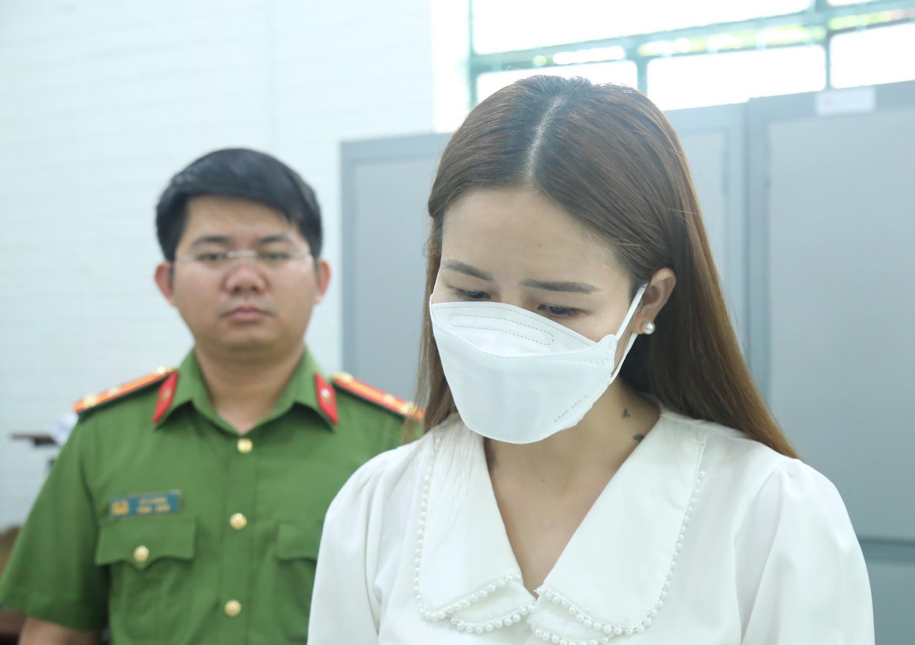 Bat nu ke toan truong Cong ty bat dong san Farms Land hinh anh