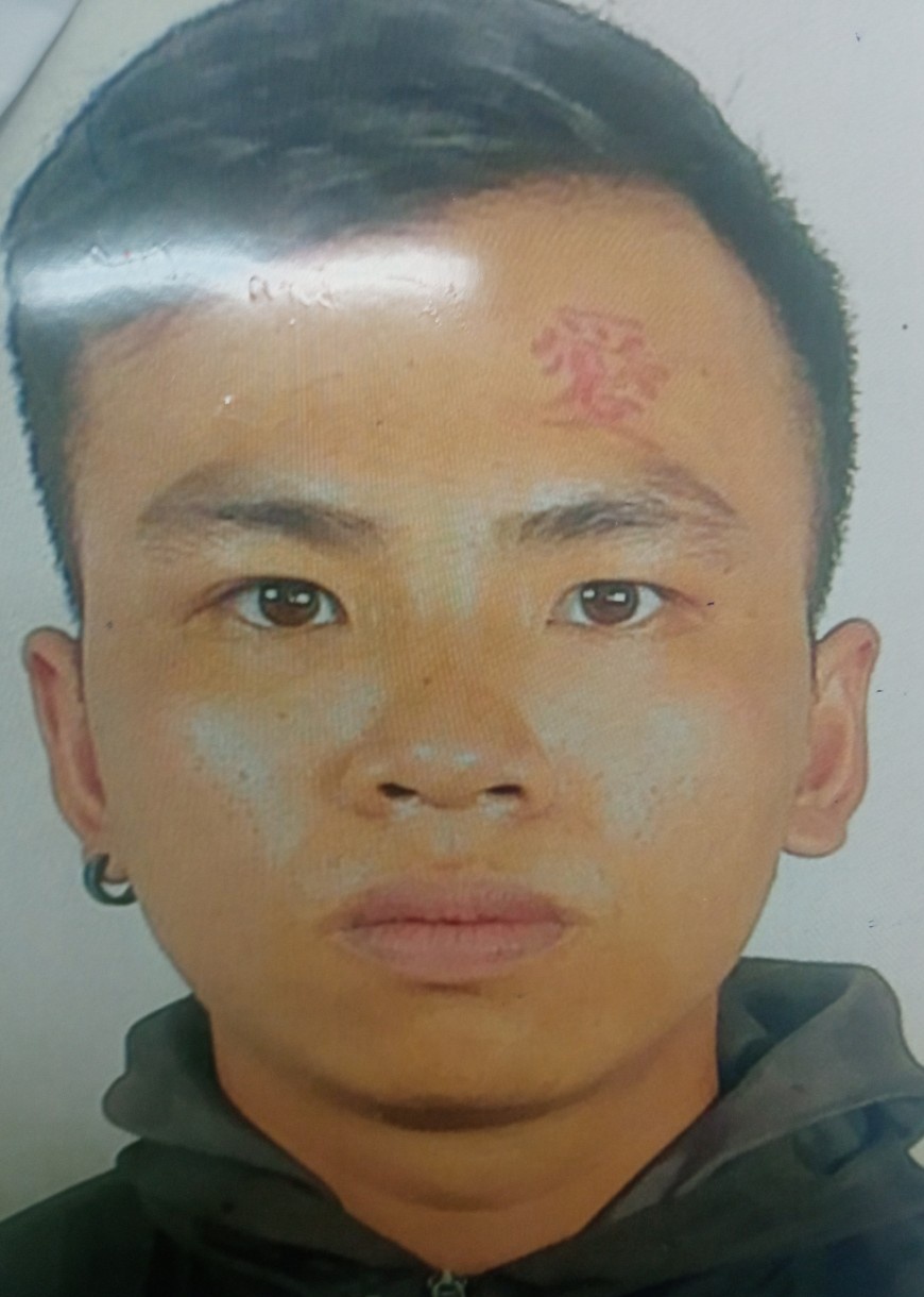 chem lia ngon tay anh 1