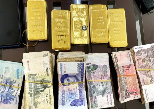 Triet pha duong day buon lau vang, ngoai te so luong lon hinh anh