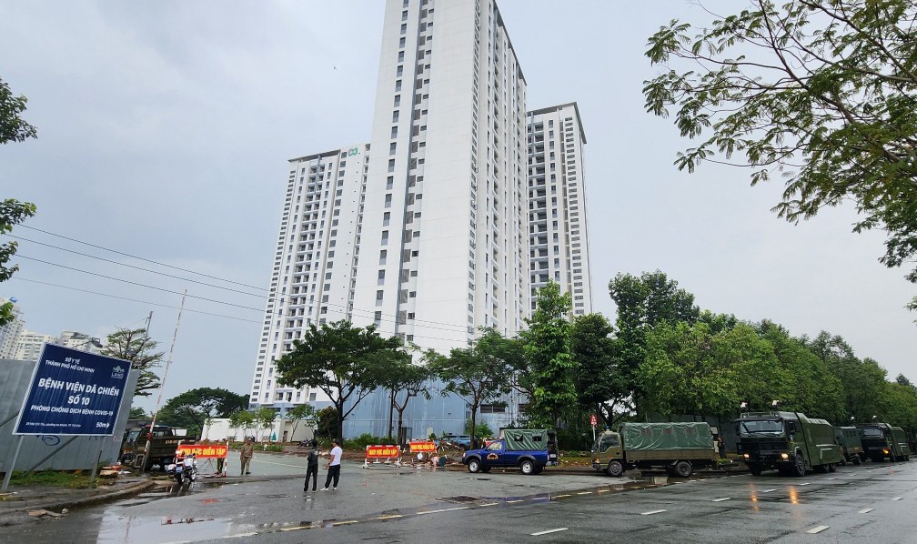 Cong an TP.HCM dien tap tai toa nha cua Novaland hinh anh