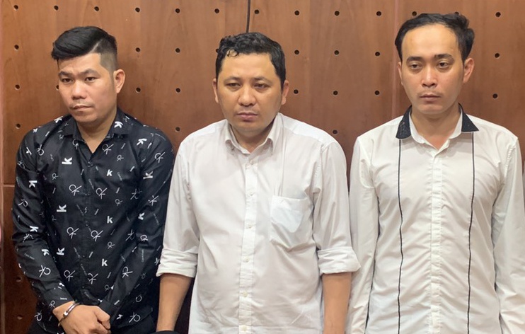 bay lắc trong karaoke ảnh 1 bay lac trong karaoke anh 1