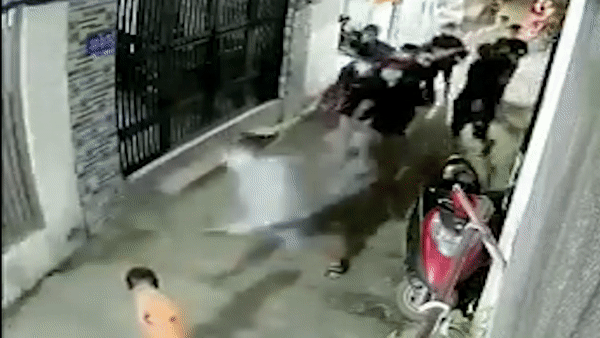 Nhom nguoi mang hung khi nao loan con hem o TP.HCM hinh anh