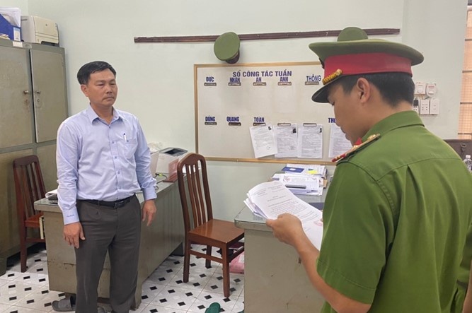 Bat tam giam Tong giam doc Cong ty Co phan Tin Nghia hinh anh