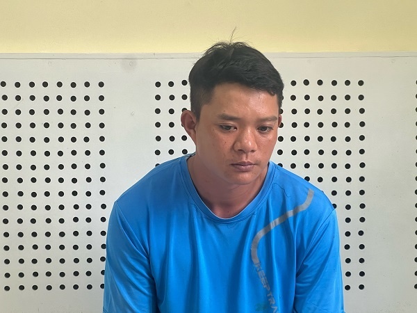 Nhom doi tuong dung binh xit hoi cay thuc hien hang chuc vu cuop hinh anh