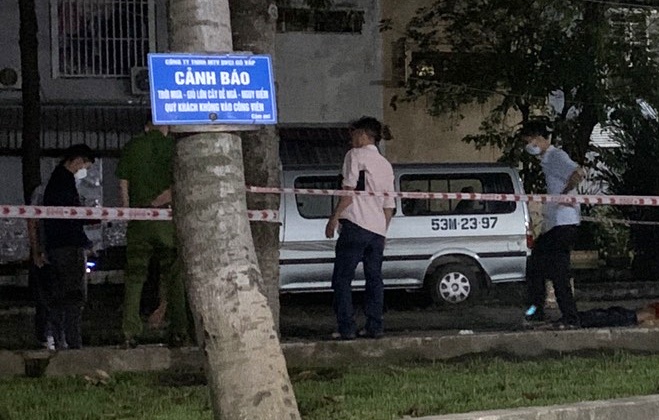 Bat hon 10 nghi pham danh thieu nien 16 tuoi tu vong o TP.HCM hinh anh