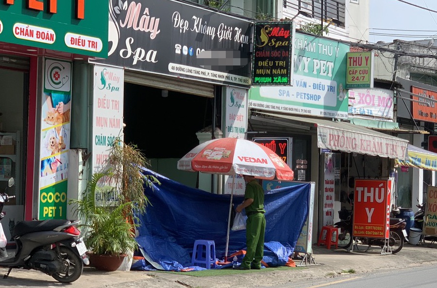 Hai vo chong thuong vong trong tiem spa o TP.HCM hinh anh