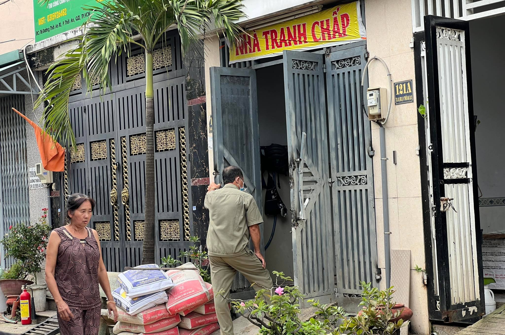 Dieu tra vu 2 chi em thuong vong trong can nha dan chu tranh chap hinh anh