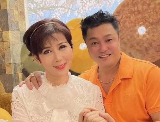 Dang sau chuyen nghe si Quoc Khanh, Ly Hung khong lay vo o tuoi 60 hinh anh