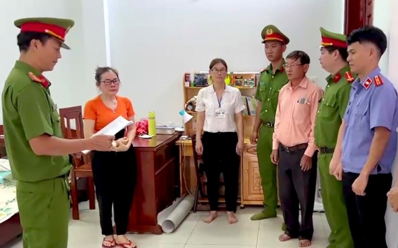 Bắt lãnh đạo ảnh 2 Bat lanh dao anh 2
