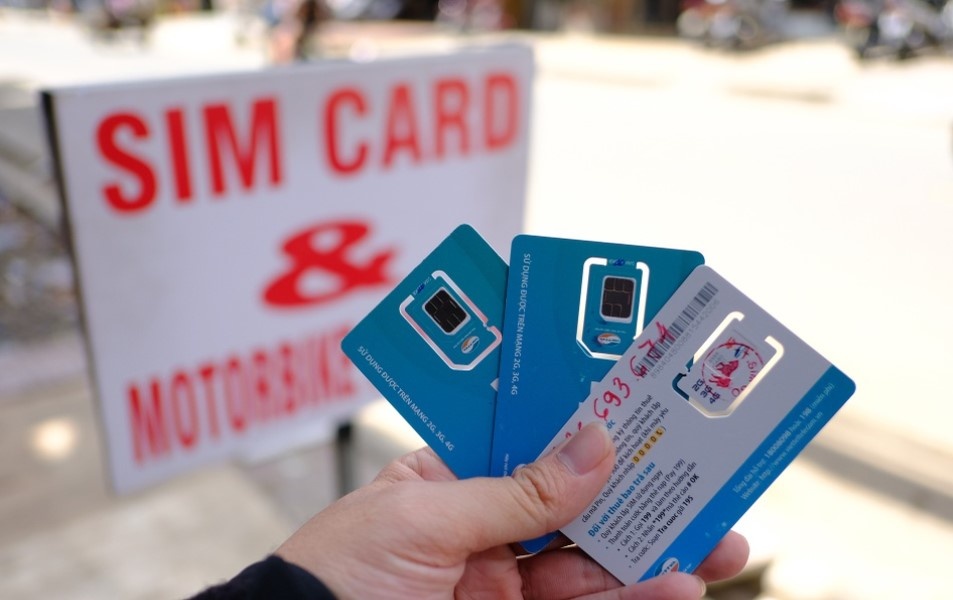 Cong an TP.HCM kiem tra nhieu cua hang ban SIM rac hinh anh