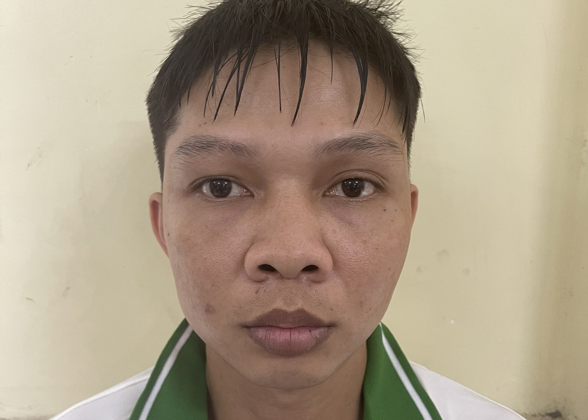 Ten cuop tro lai hien truong sau khi dam guc tai xe xe om o TP.HCM hinh anh