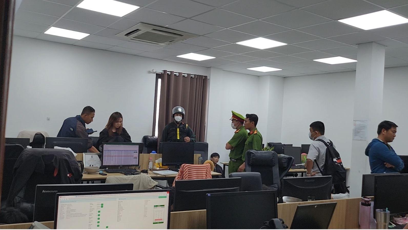 bat cong ty luat anh 2