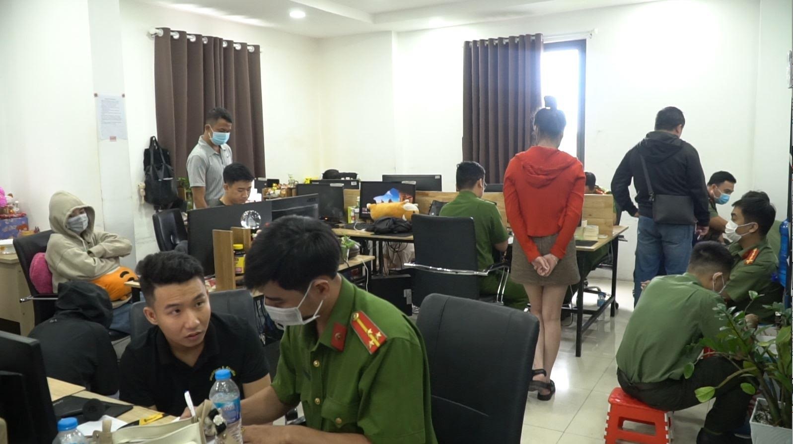 Kham xet cong ty ghep anh nhay cam de doi no o TP.HCM hinh anh