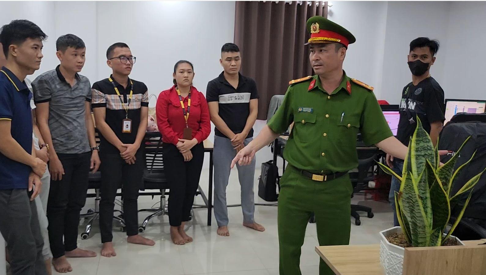 bat cong ty luat anh 6