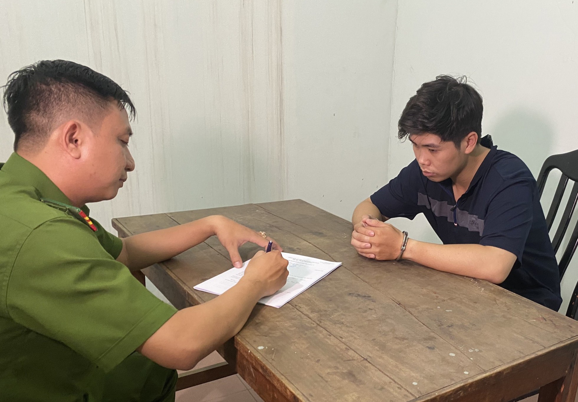 bat cong ty luat anh 5