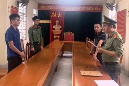 Dang lam thu tuc xuat canh sang Chile thi bi bat hinh anh