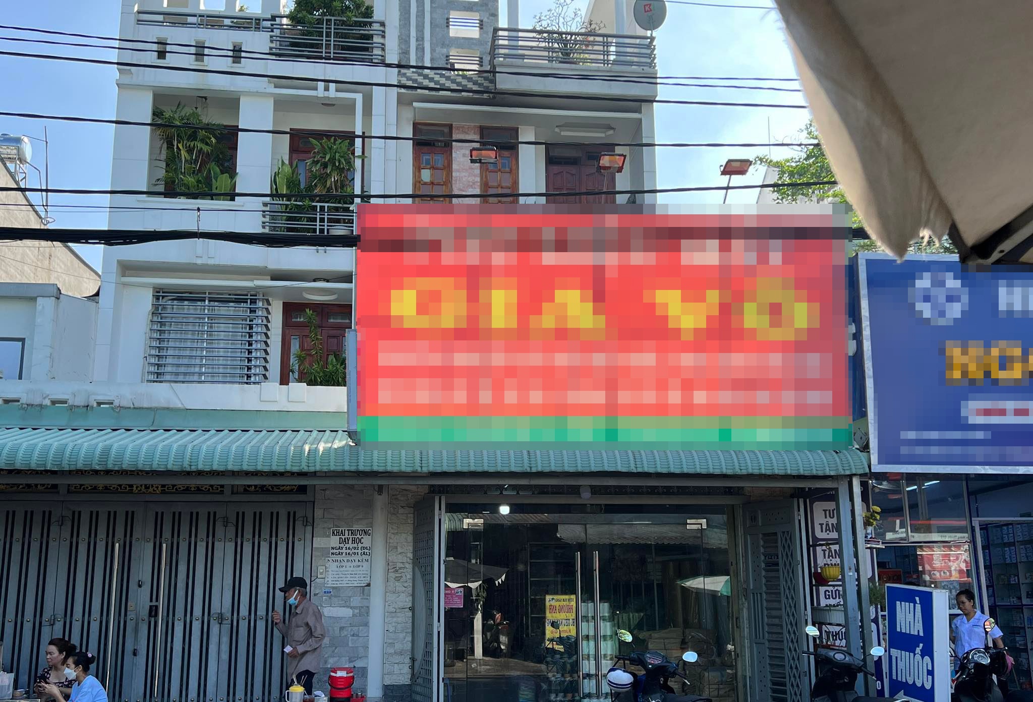 Nguoi dan ke luc nghi can phong hoa bi bat gan hien truong hinh anh