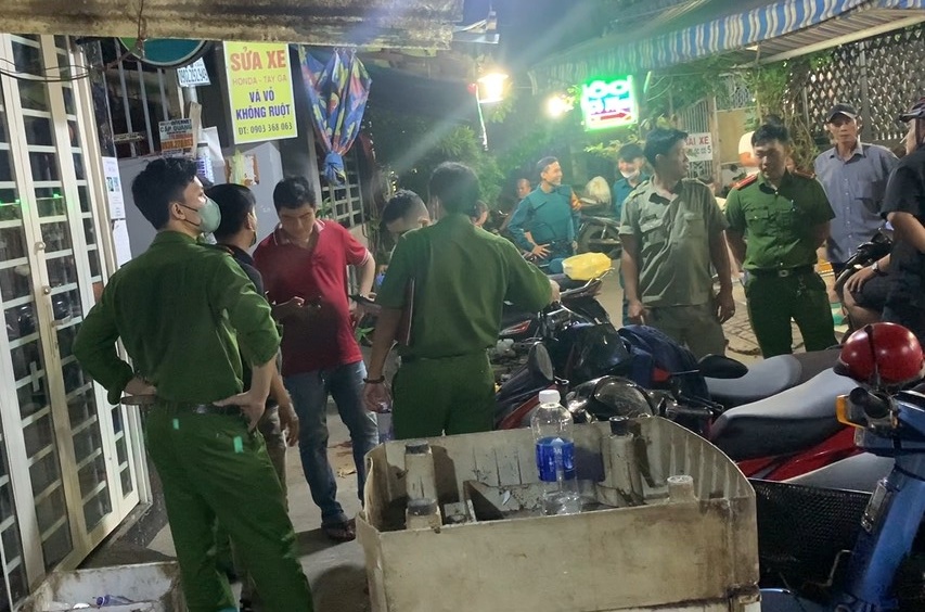 Cai thau xay dung bi dam chet trong nha tro o TP.HCM hinh anh