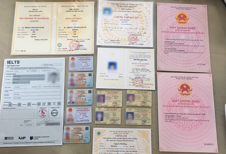 Cong an Dong Nai pha duong day lam gia bang cap, CCCD hinh anh