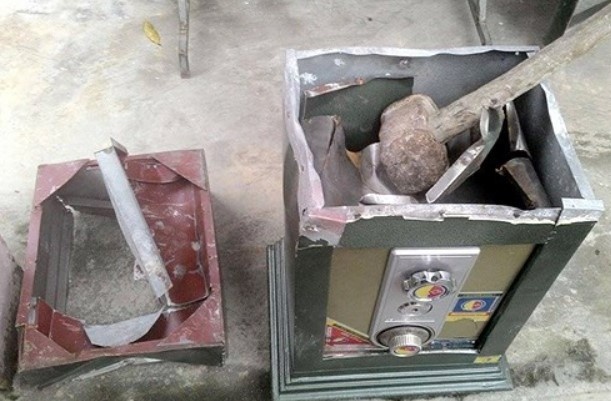 Tam giu nhom trom ket sat chua da quy, hot xoan o TP.HCM hinh anh