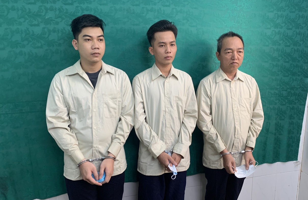 Khoi to 6 bi can trong duong day san xuat, mua ban thuoc dieu tri gia hinh anh