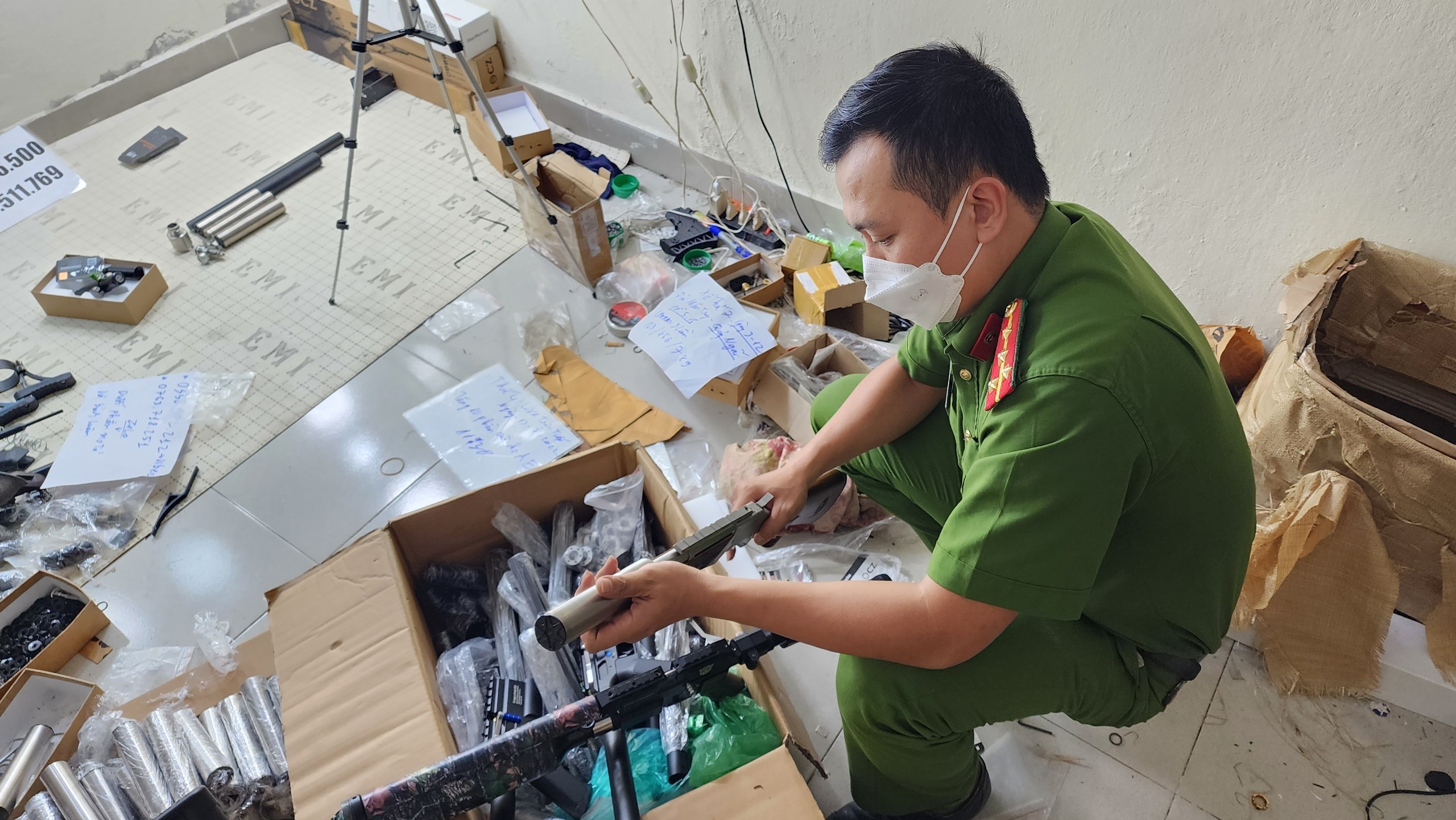 bắt nhóm chế tạo súng ảnh 7 bat nhom che tao sung anh 7