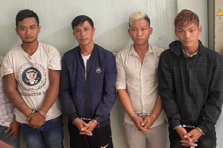 Mau thuan tien cong, nhom tho dam vo cai thau xay dung tu vong hinh anh