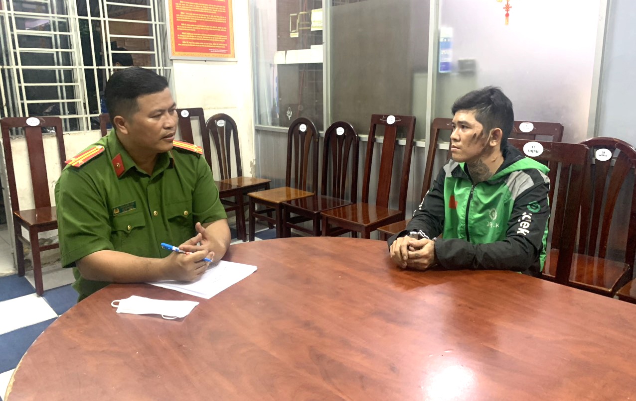 Nghi pham khai ly do cuop vang cua be trai 4 tuoi o TP.HCM hinh anh