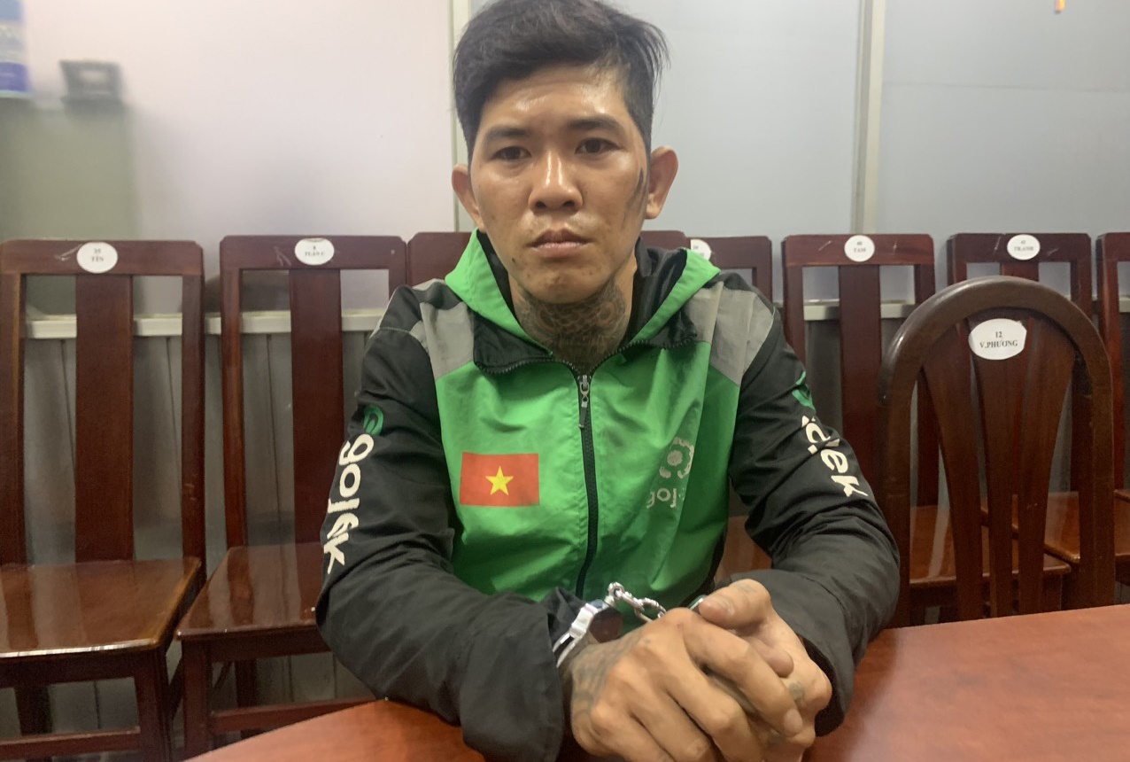 Bat giu nghi pham khong che be trai 4 tuoi de cuop vang o TP.HCM hinh anh