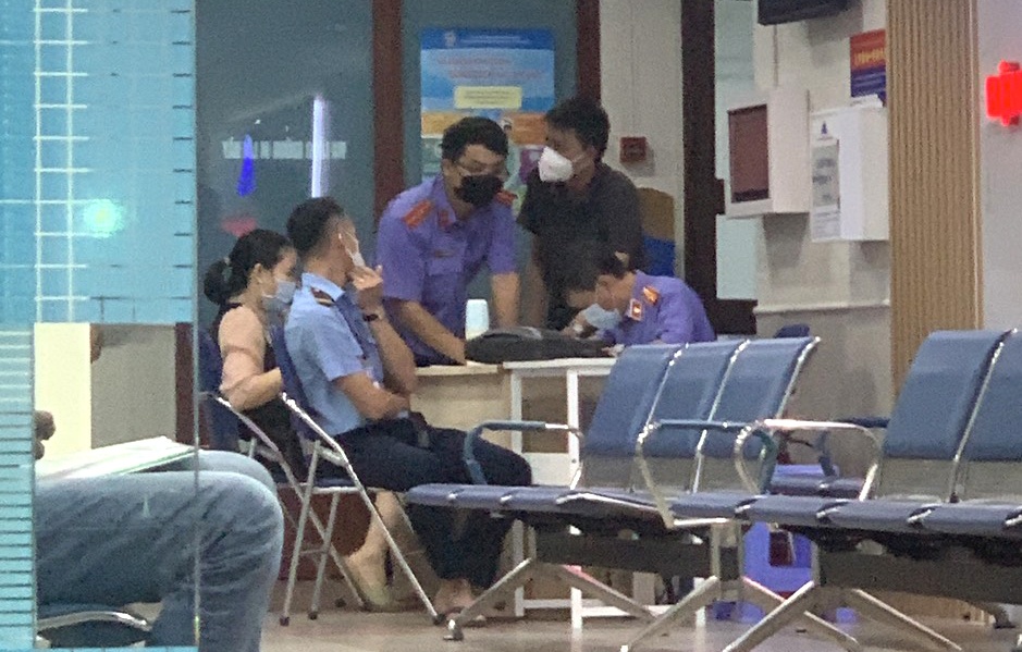 Chap hanh vien nhan hoi lo 350 trieu de bo lenh tam hoan xuat canh hinh anh