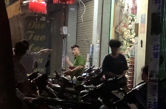 Nguoi dan ong nghi tu tu bang sung, de lai thu tuyet menh o TP.HCM hinh anh