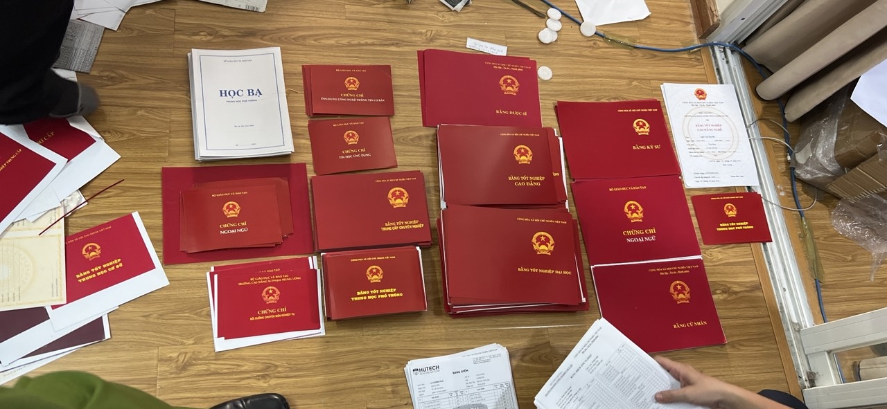 san xuat bang gia anh 6