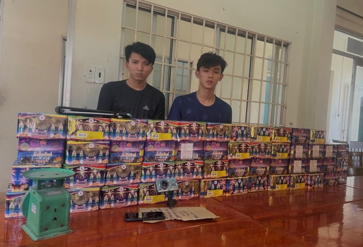 Van chuyen 90 kg phao no bang oto gan bien so gia hinh anh