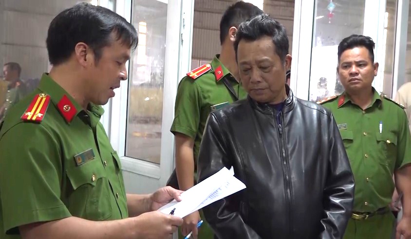 Giam doc ‘mu chu’ dieu hanh trung tam dang kiem nhu the nao? hinh anh