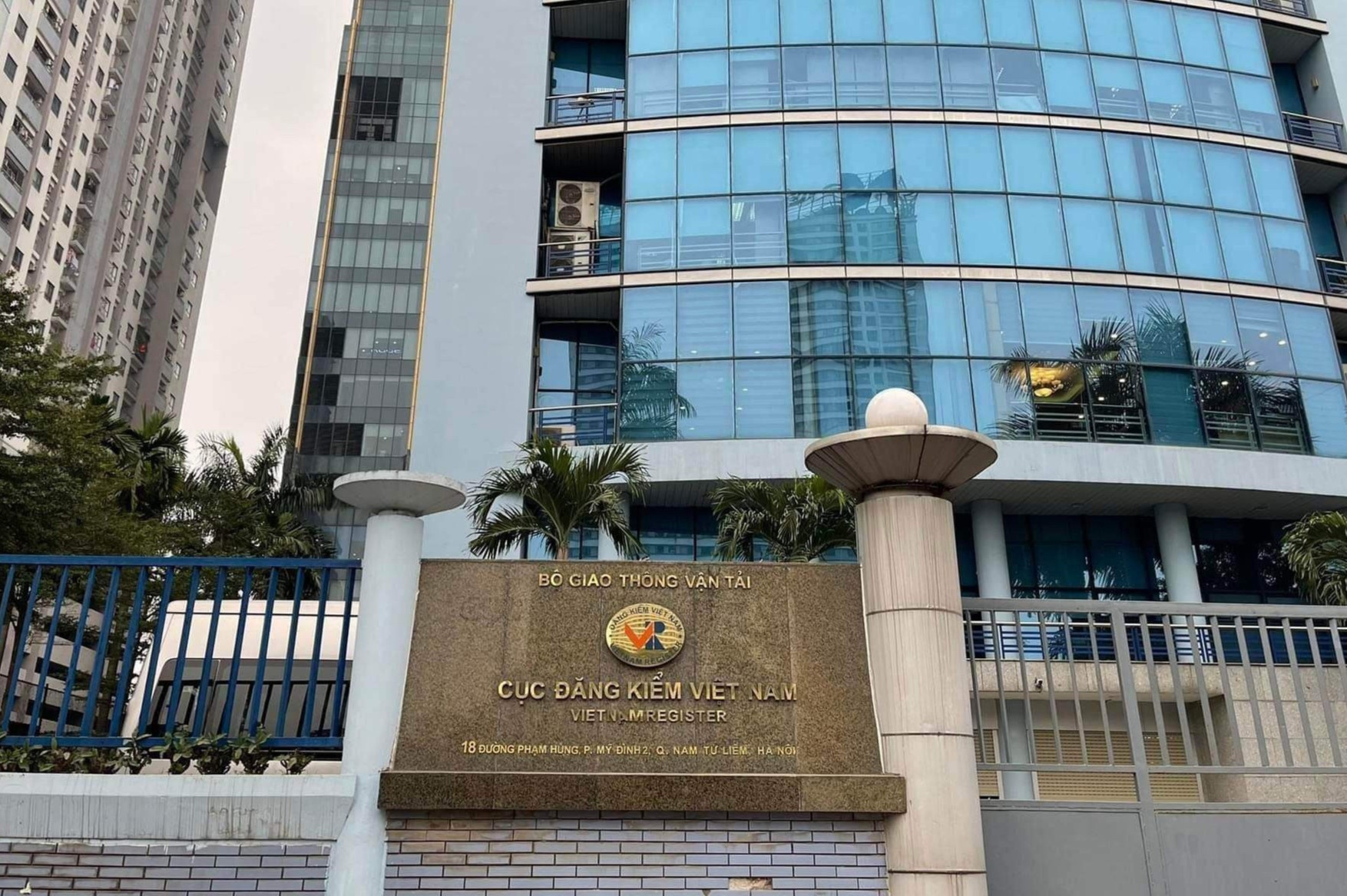 Canh sat tiep tuc kham xet Cuc Dang kiem Viet Nam hinh anh