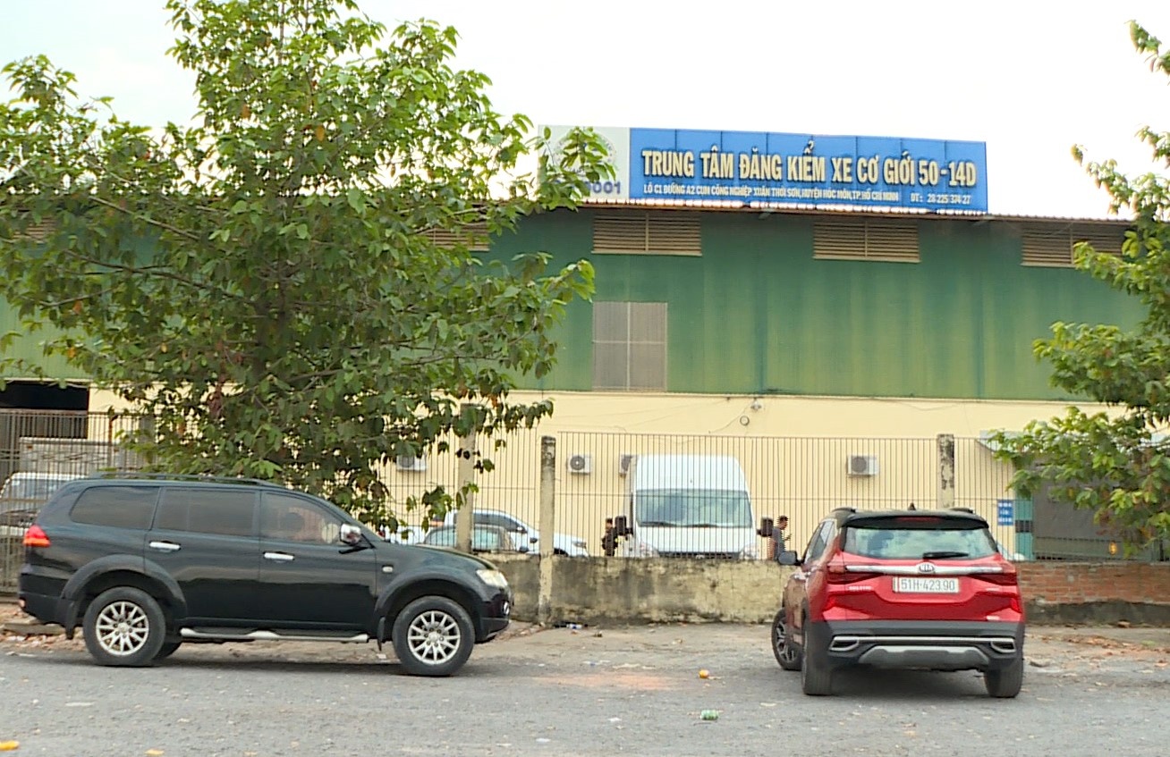 Khoi to giam doc Trung tam dang kiem 50-14D o TP.HCM hinh anh