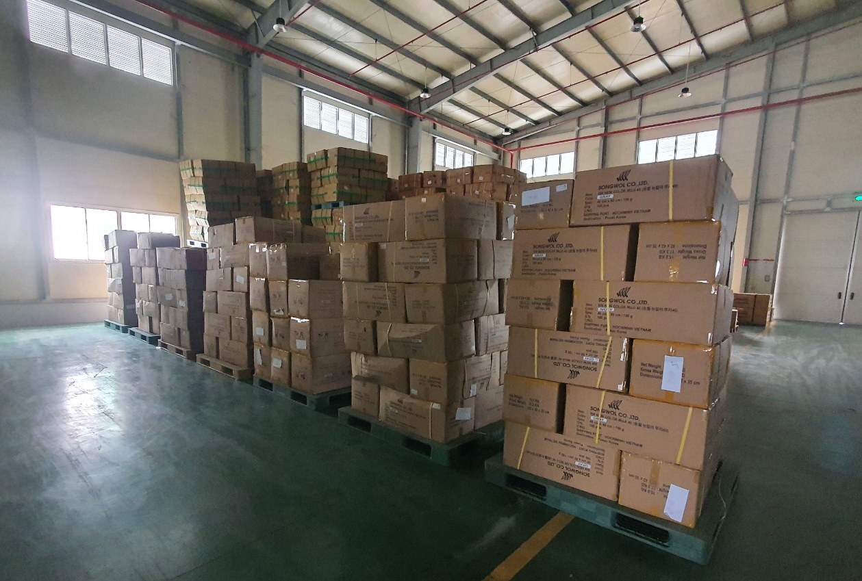 trom hang trong container anh 2