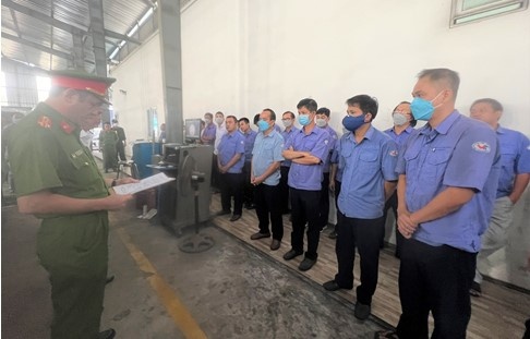 Bat 23 nguoi lien quan sai pham tai 2 trung tam dang kiem o Dong Nai hinh anh