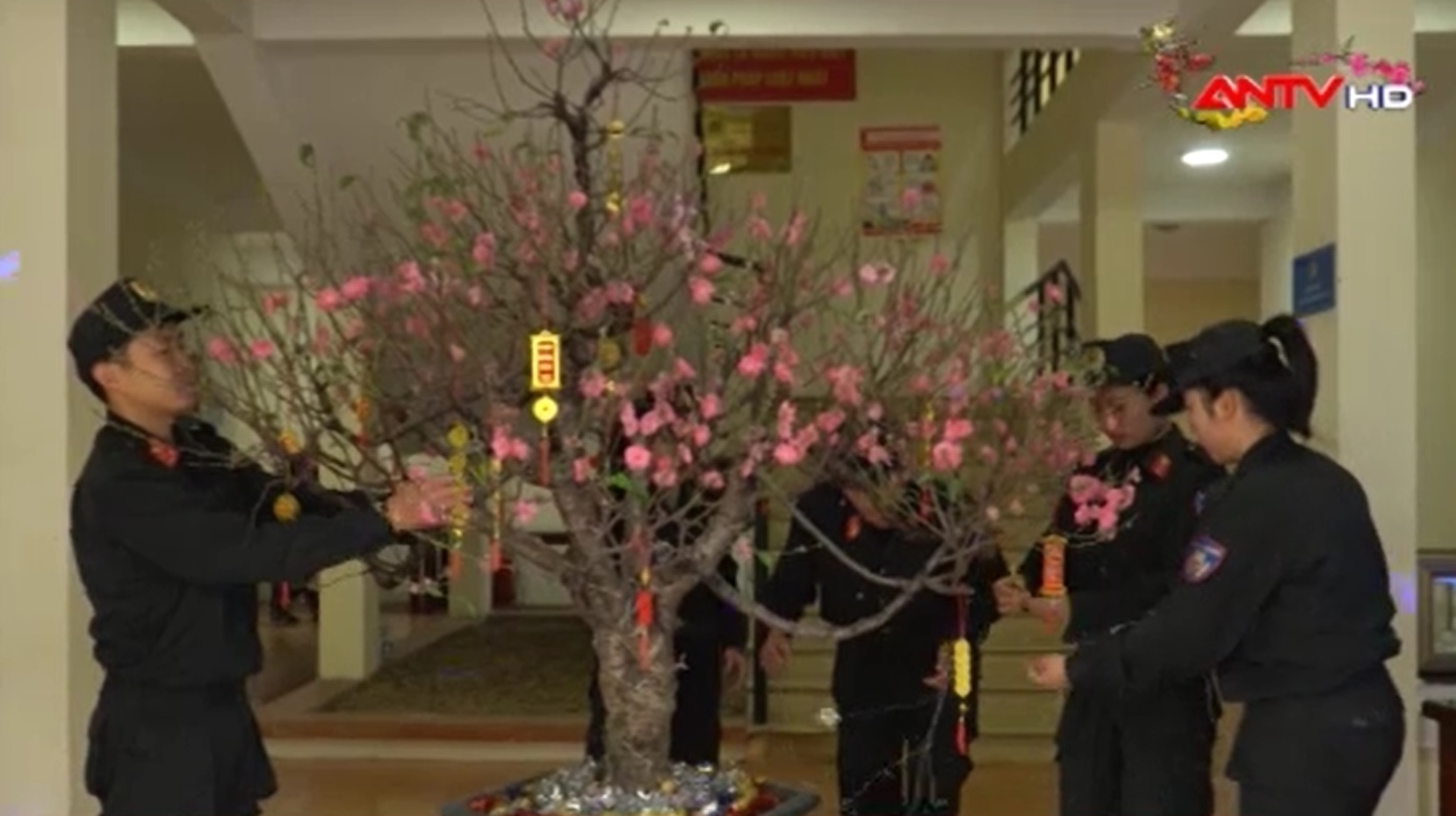 Tet xa nha cua linh dac nhiem hinh anh