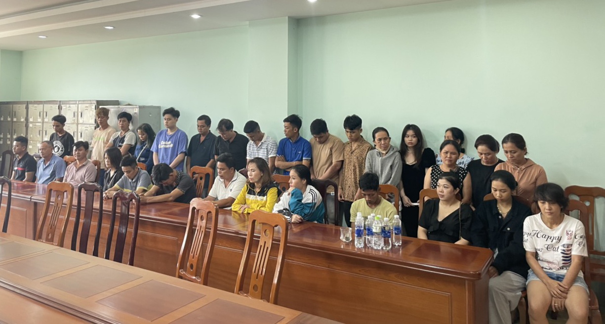 Tam giu 30 nguoi danh bac khuya mung 3 Tet o TP.HCM hinh anh