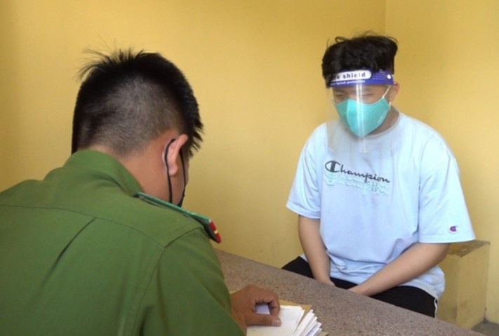 Dua xe mung 1 Tet o TP.HCM, 4 nguoi bi khoi to hinh anh