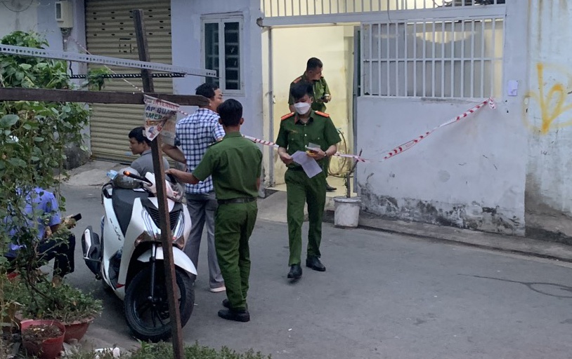Nguoi dan ong bi dam tu vong trong can nha o TP.HCM hinh anh