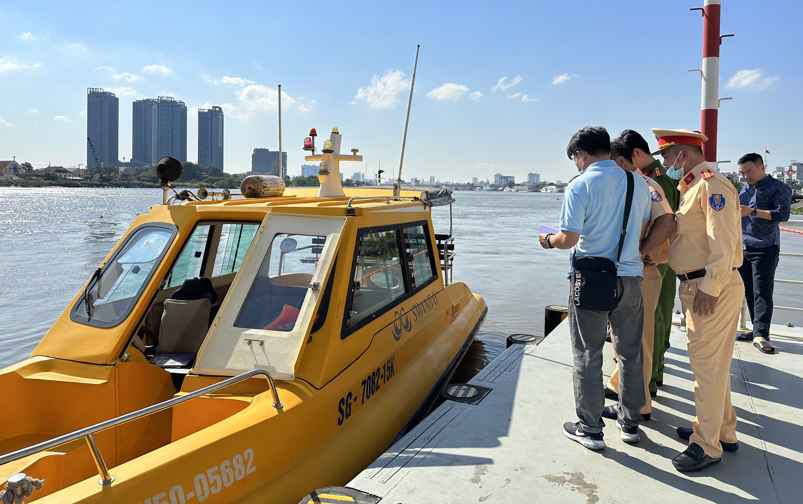 Hinh anh kham xet tai 2 chi cuc dang kiem duong thuy dinh sai pham hinh anh