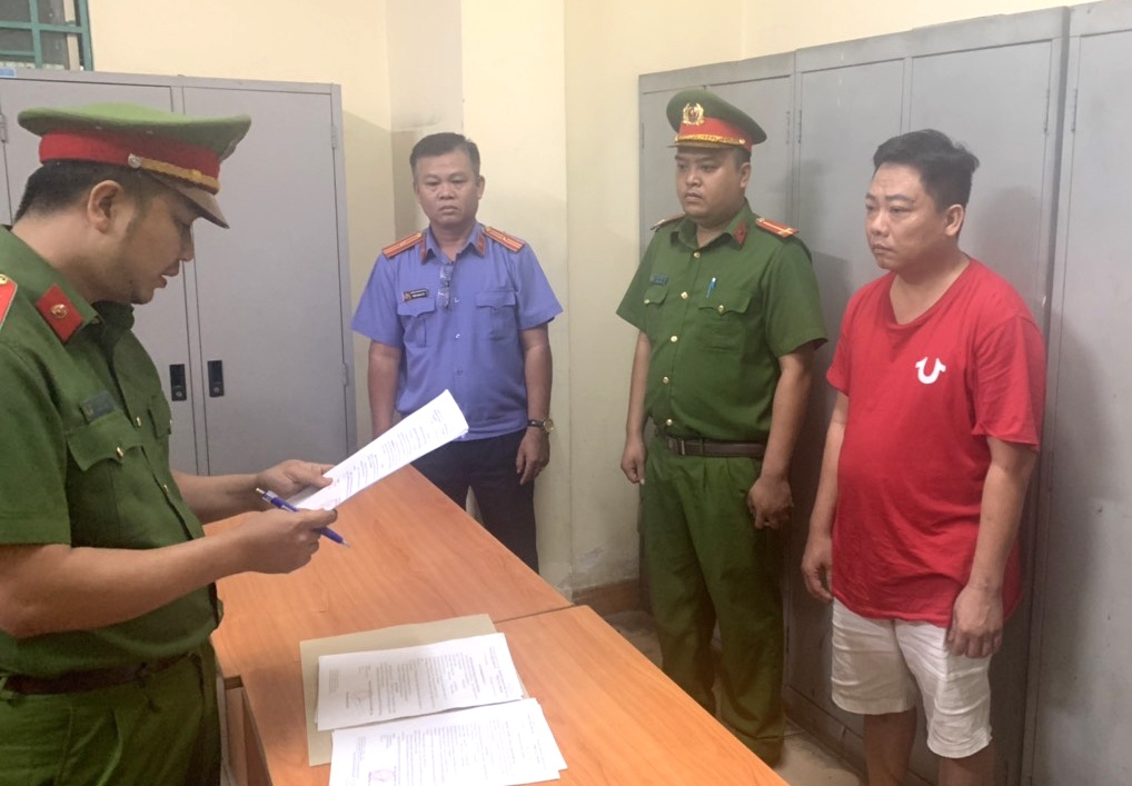 Bat tam giam YouTuber Vo Minh Dien hinh anh