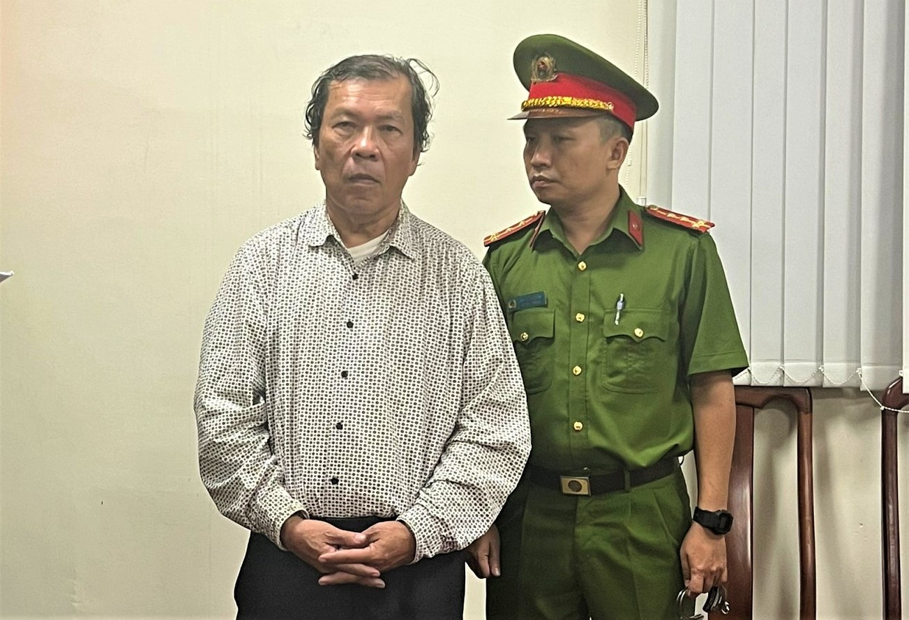 Luat su Tran Van Sy bi khoi to sau don to cao cua ba Phuong Hang hinh anh