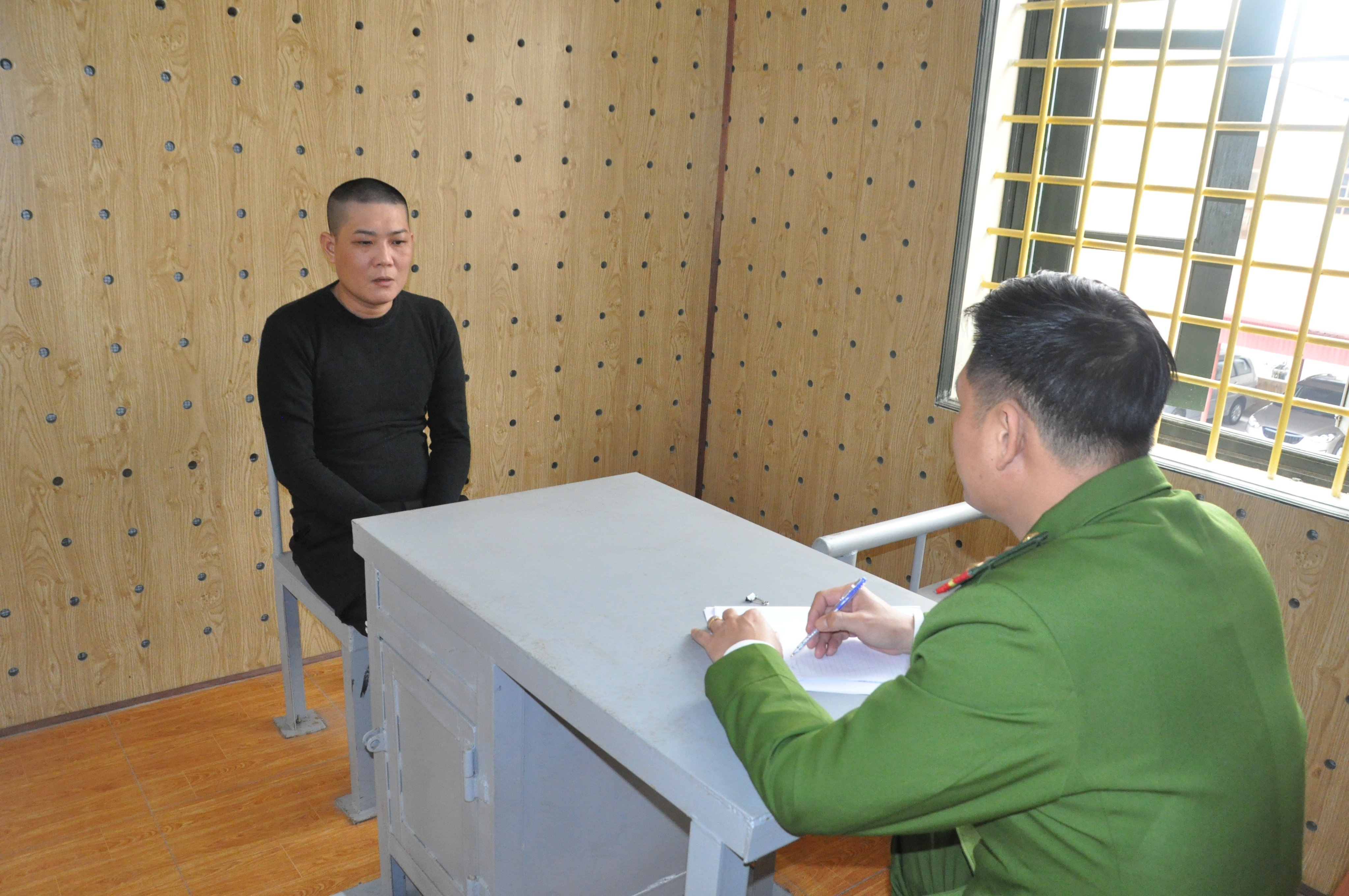 Khoi to 3 nghi pham mua ban ma tuy hinh anh