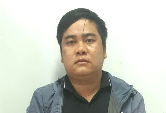 Xit hoi cay de cuop tien trong cua hang Viettel o TP.HCM hinh anh