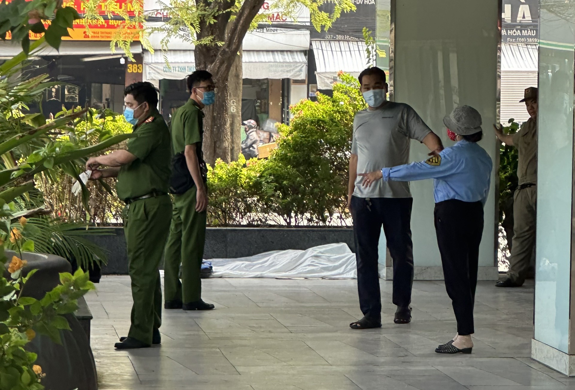 Dieu tra vu nguoi dan ong tu vong o Thuan Kieu Plaza hinh anh