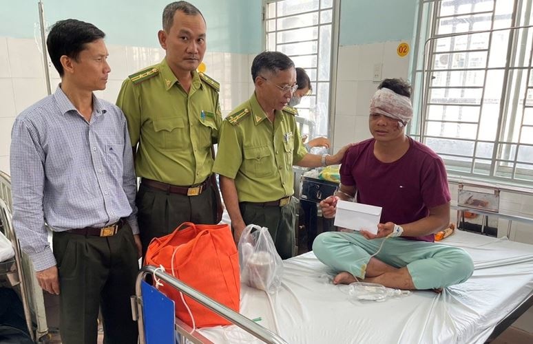 Bat khan cap nhom chem 3 can bo kiem lam o Dong Nai hinh anh